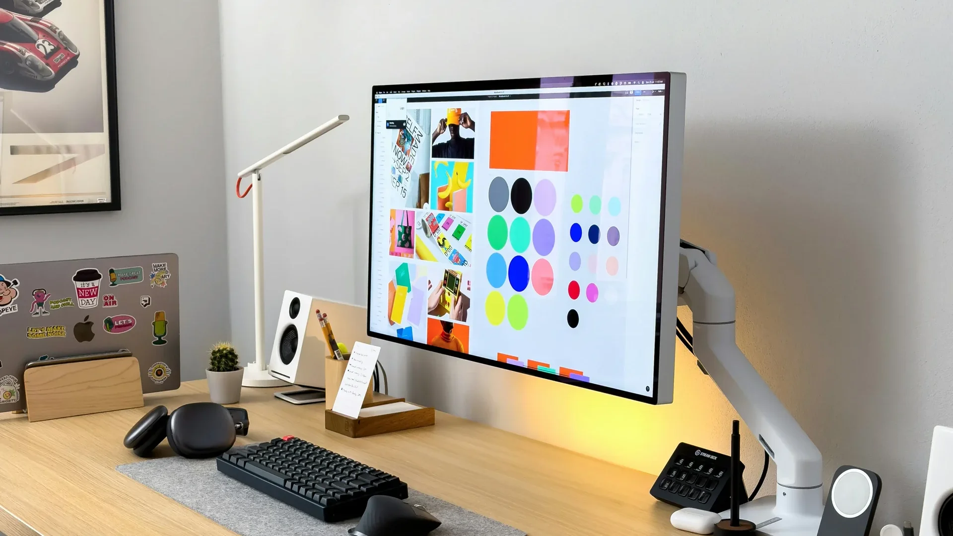 ordinateur avec palette de couleurs