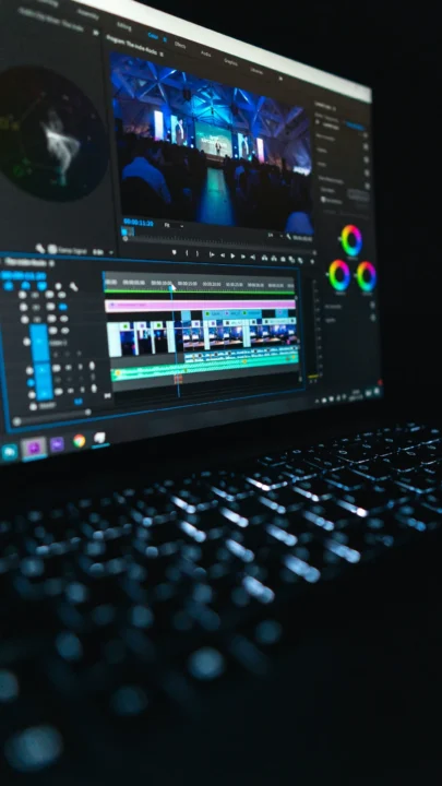 montage-vidéo-gotham-graphiks