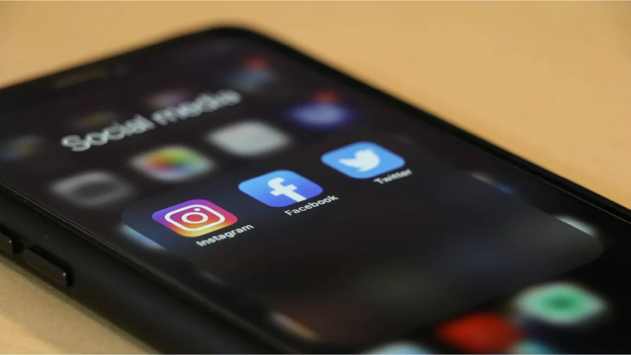 smartphone-réseaux-sociaux